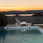 With Swimming Pool - 12116 * تْسْغيكفانِتْسا