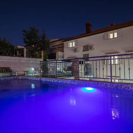 With Swimming Pool - 12116 تْسْغيكفانِتْسا