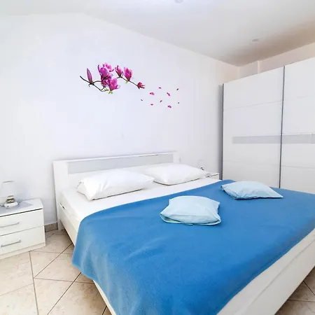 Apartment With A Swimming Pool - 12116 Crikvenica