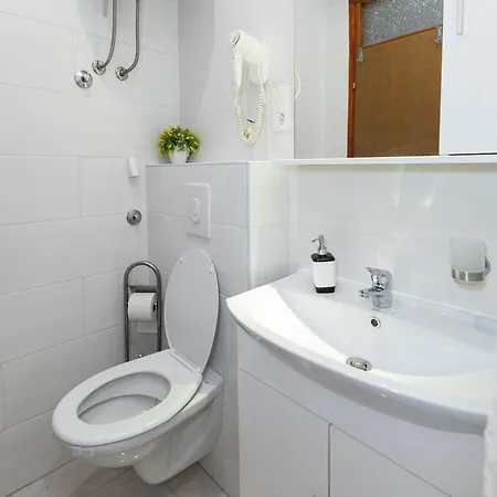 Apartment With Swimming Pool - 12116