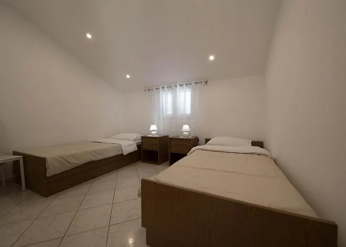 Lejlighed With Swimming Pool - 12116